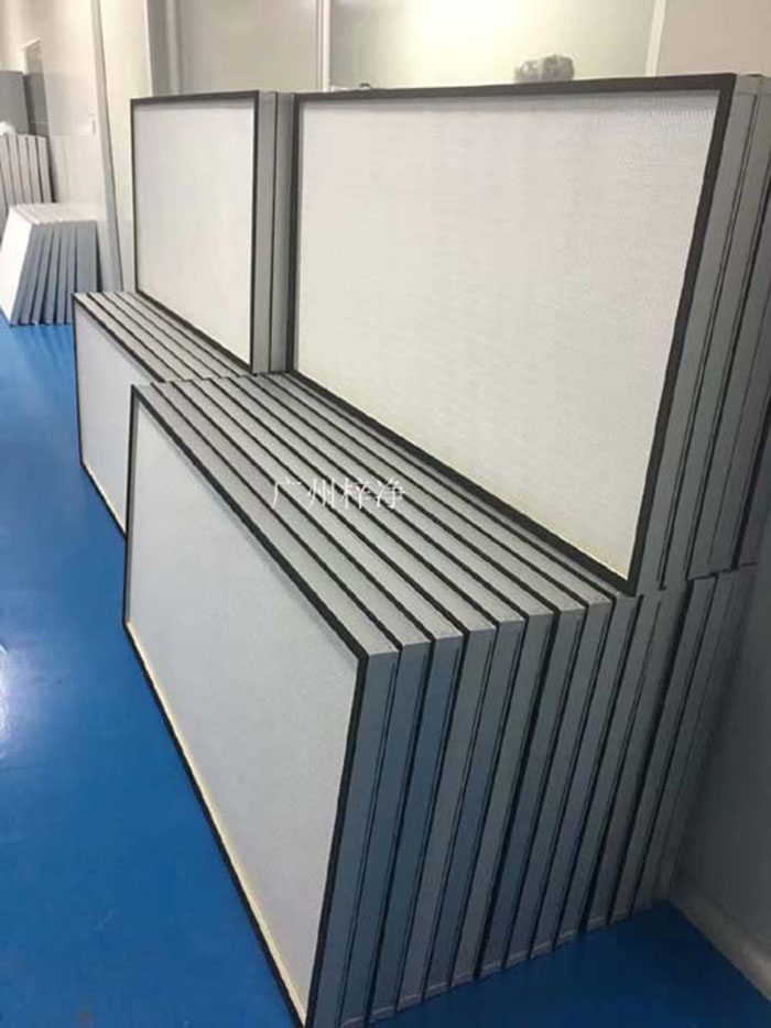 ULPA級超高效空氣過濾器適用于10000級-100級潔凈系統(tǒng)，空調(diào)系統(tǒng)，因此產(chǎn)品已廣泛應(yīng)用于電子、微電子、半導(dǎo)體、光器件、生物和醫(yī)藥線路、照相機(jī)和光學(xué)儀器、精密機(jī)械等多個領(lǐng)域。